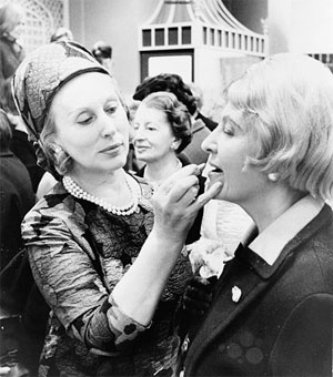 Estee Lauder with customer in 1966